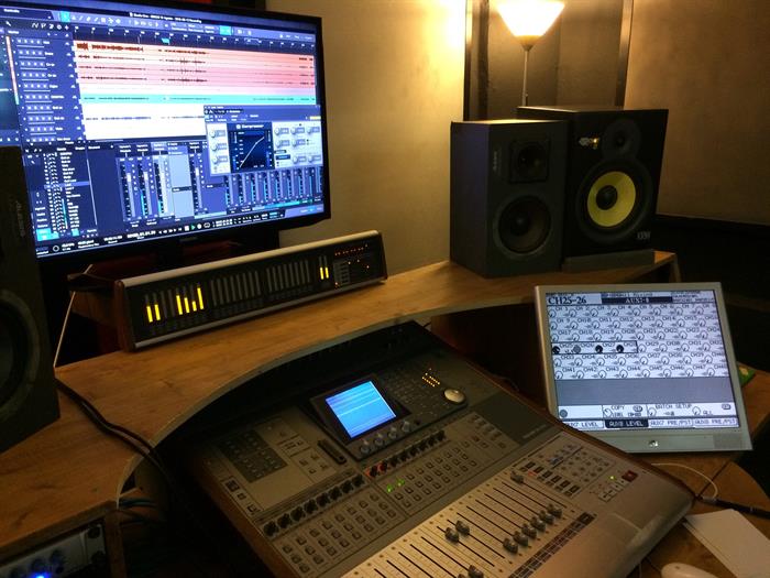 TASCAM DM 3200 2