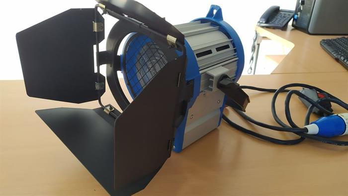 LUCE SPOTLIGHT STUDIO 650 W LENTE FRESNEL 5