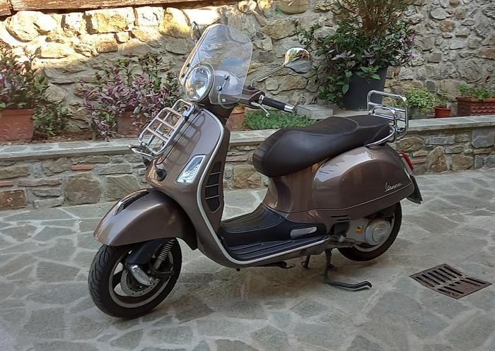 VESPA GTS 300 TOURING 4
